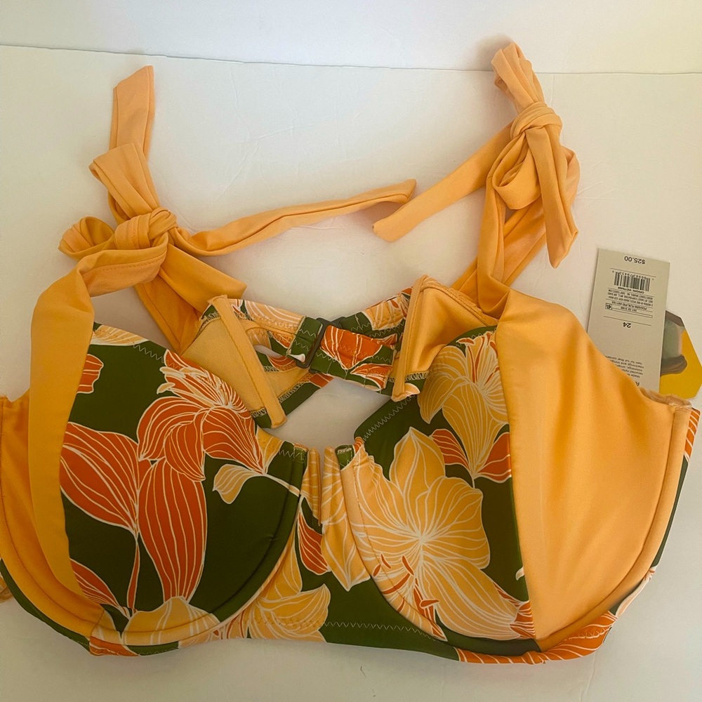 Fe Noel NWT Size‎ 24 Floral Underwire Bathing Suit Top